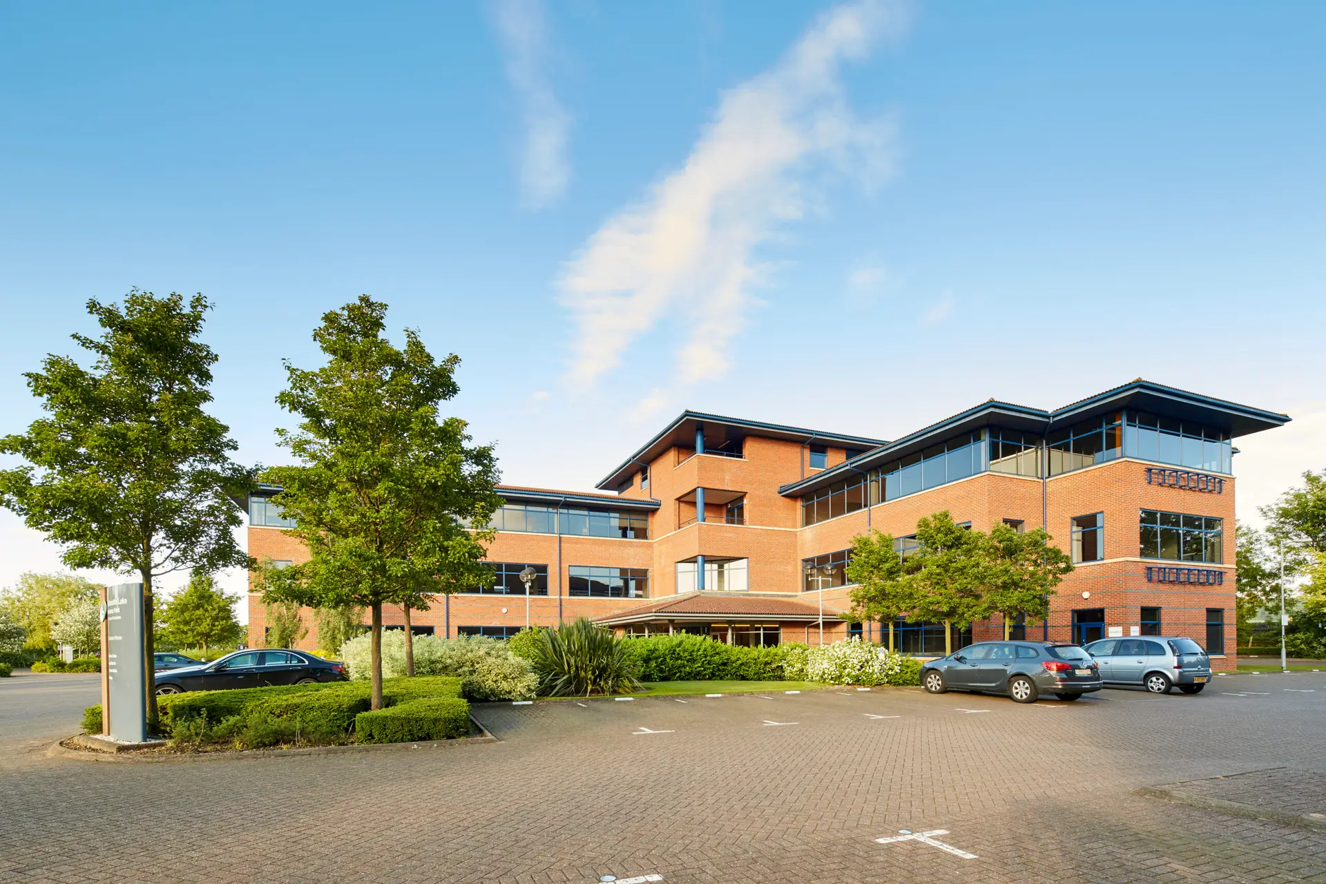caldecotte-lake-residential-flats-milton-keynes-apartments-apartment-building-1