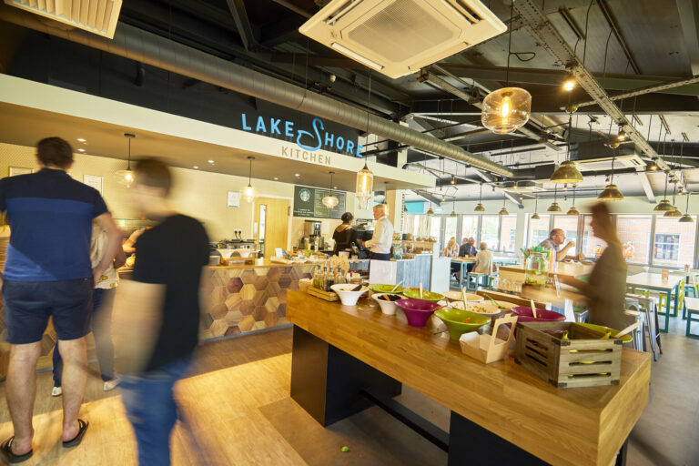 caldecotte-lake-residential-apartments-milton-keynes-caldecotte-community-life-restaurant-cafe-eattery-friends -outdoors