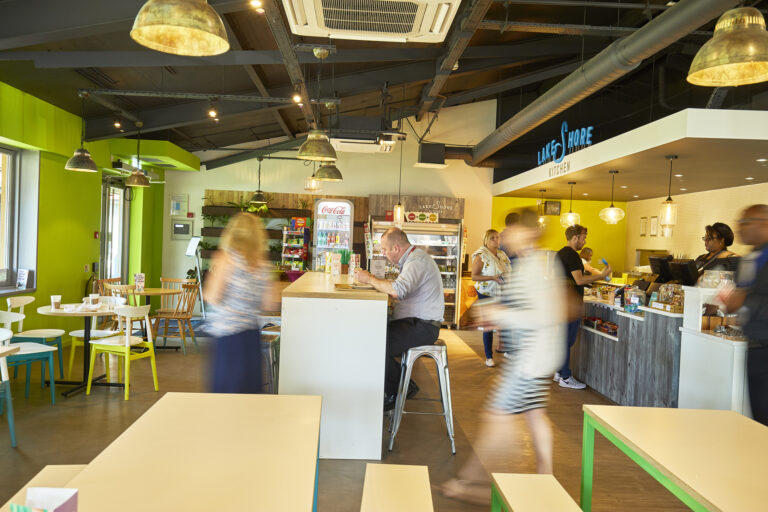 caldecotte-lake-residential-apartments-milton-keynes-caldecotte-community-life-restaurant-cafe-eattery-friends -outdoors