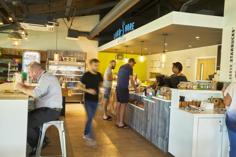 caldecotte-lake-residential-apartments-milton-keynes-caldecotte-community-life-restaurant-cafe-eattery-friends -outdoors