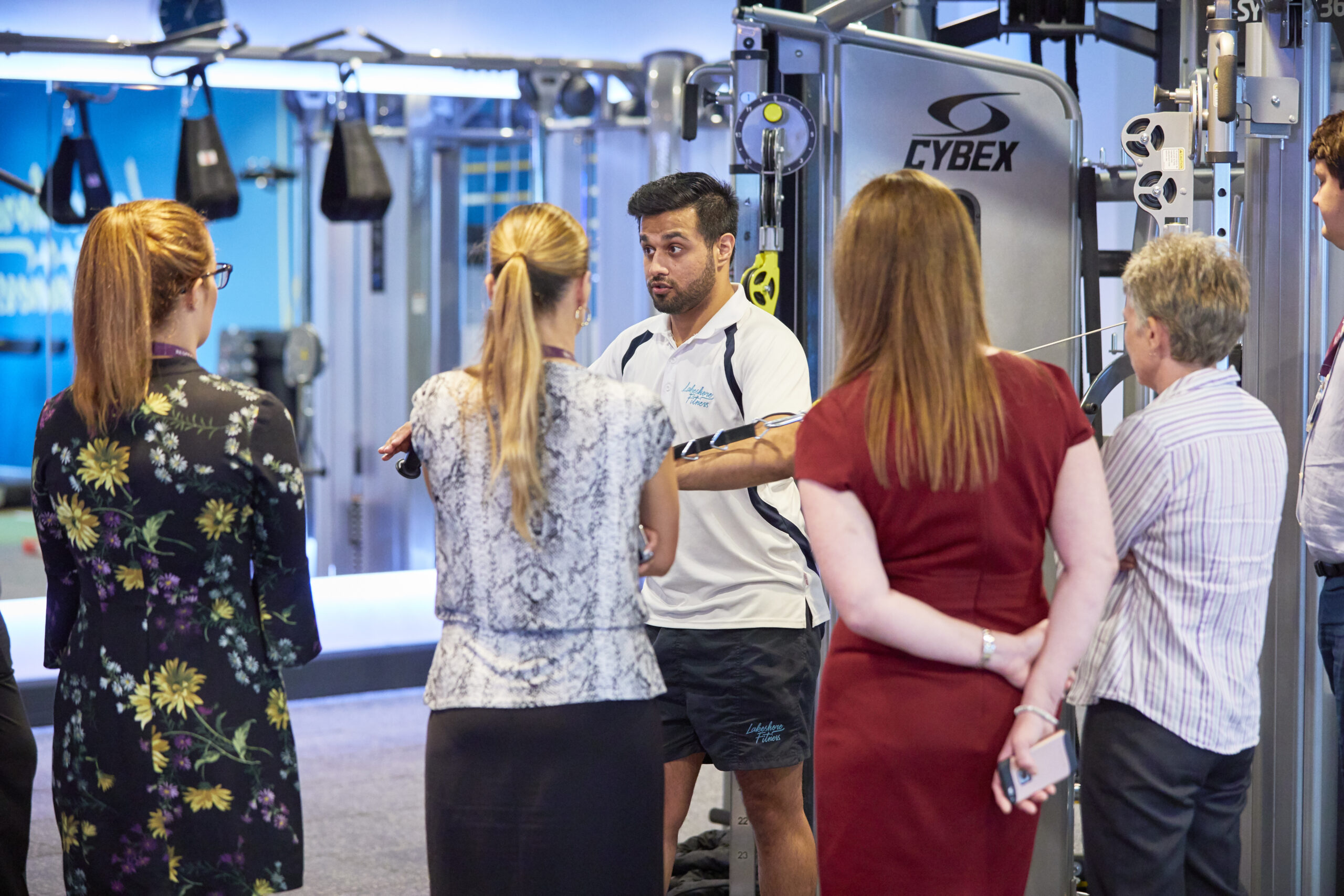 caldecotte-lake-residential-apartments-milton-keynes-caldecotte-community-life-gym-friends-workout