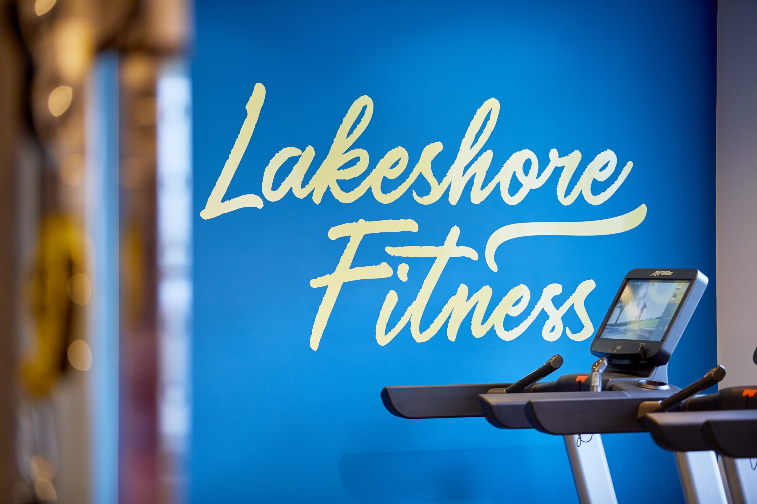 caldecotte-lake-residential-apartments-milton-keynes-caldecotte-community-life-gym-friends-workout