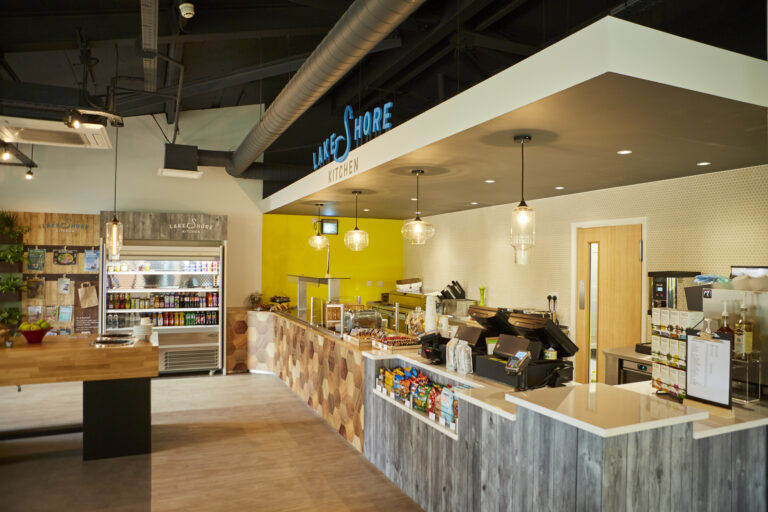 caldecotte-lake-residential-apartments-milton-keynes-caldecotte-community-life-restaurant-cafe-eattery-friends -outdoors