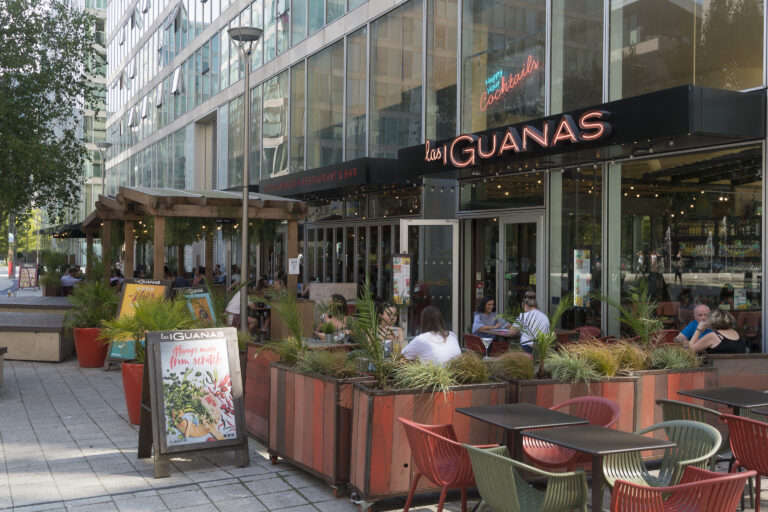 caldecotte-lake-residential-apartments-milton-keynes-shopping-centre-intu-milton-keynes-high-street-shopping-las-guanas-italian-eatteries-restaurants