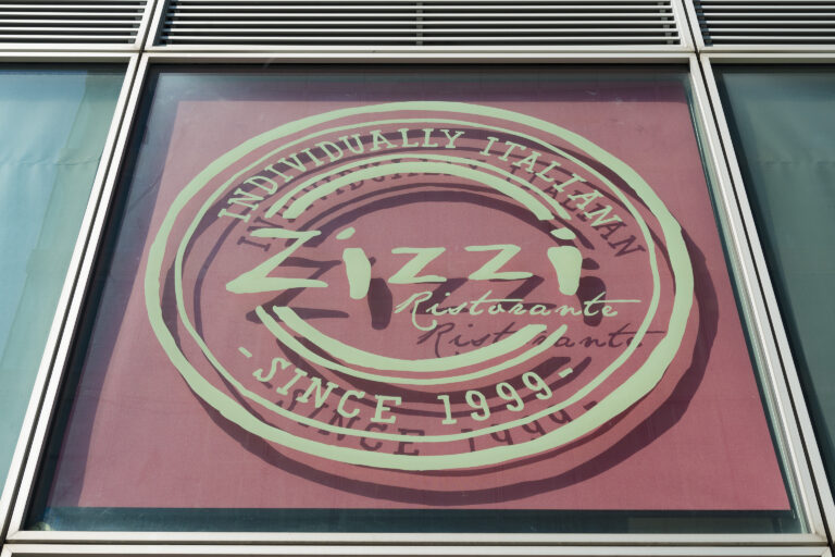 caldecotte-lake-residential-apartments-milton-keynes-shopping-centre-intu-milton-keynes-high-street-shopping-zizzi-ristarante-italian-eatteries-restaurants