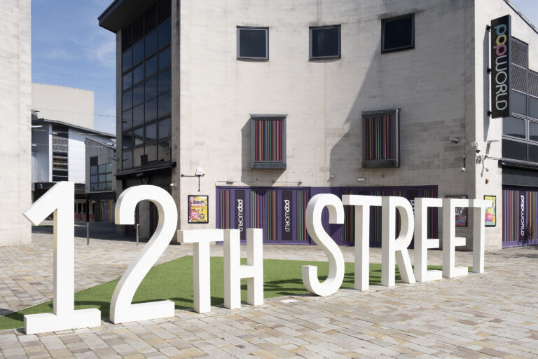 caldecotte-lake-residential-apartments-milton-keynes-shopping-centre-intu-milton-keynes-high-street-shopping-pop-world-12th-street