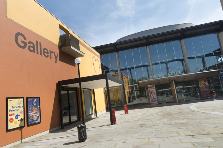 caldecotte-lake-residential-apartments-milton-keynes-shopping-centre-intu-milton-keynes-high-street-shopping-shopping-centre-community-gallery