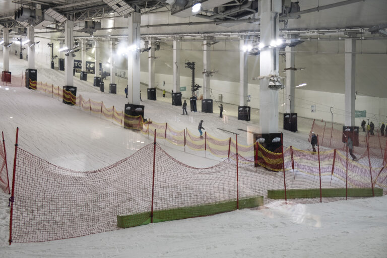 caldecotte-lake-residential-apartments-milton-keynes-snow-slop-snozone-centre --Xscape-milton-keynes