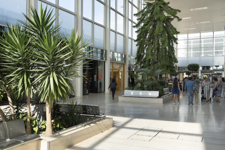 caldecotte-lake-residential-apartments-milton-keynes-shopping-centre-intu-milton-keynes-high-street-shopping-shopping-centre-community-life-days-out