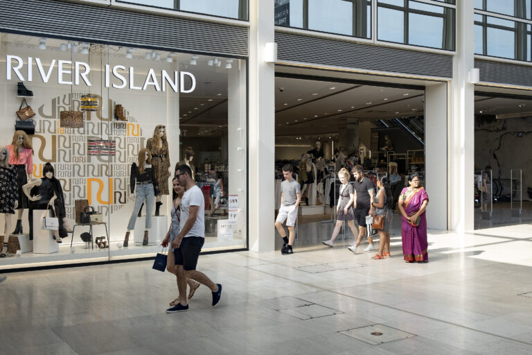 caldecotte-lake-residential-apartments-milton-keynes-shopping-centre-intu-milton-keynes-high-street-shopping-shopping-centre-river-island