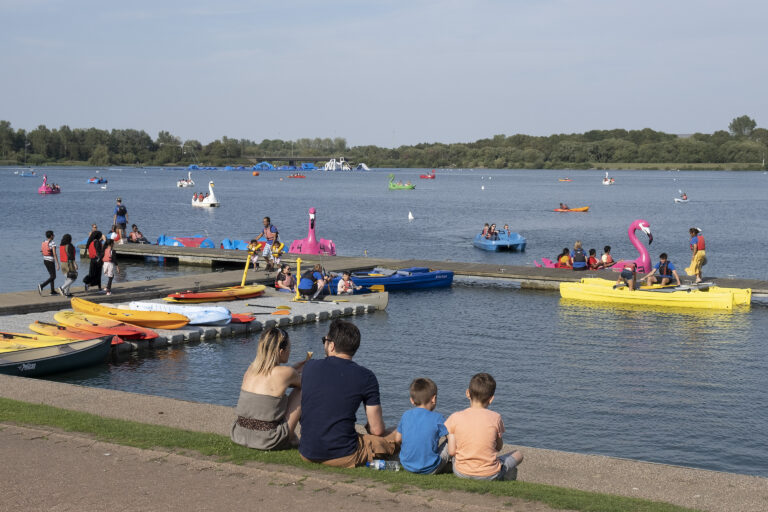 caldecotte-lake-residential-apartments-milton-milton-keynes-lake-water-sports-boating-rafting-days-out-nature