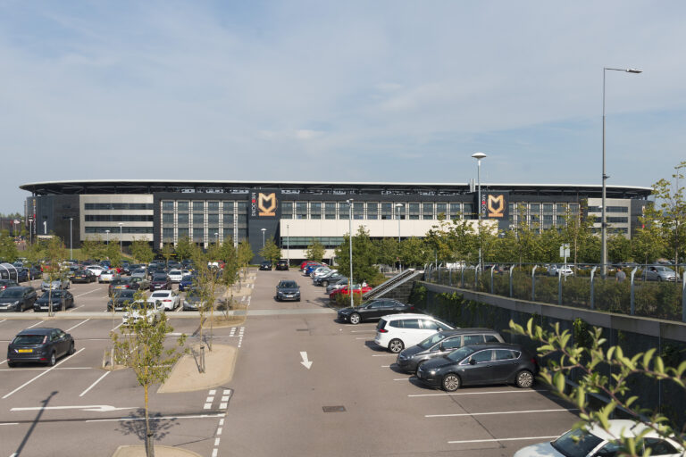 caldecotte-lake-residential-apartments-milton-milton-keynes-centre-mk-shopping-car-park