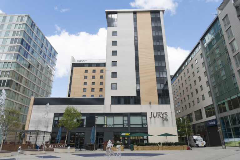 caldecotte-lake-residential-apartments-milton-milton-keynes-jurys-inn-be-at-one-bars-night-life