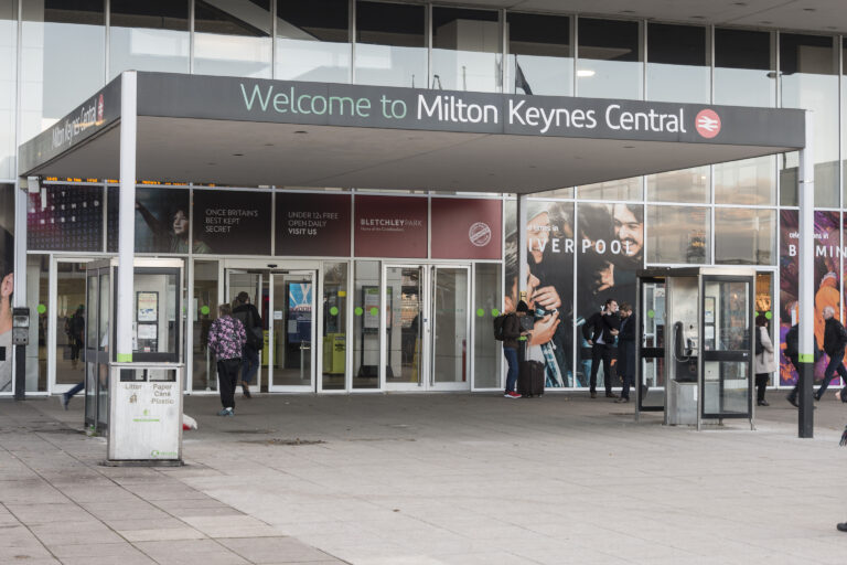 caldecotte-lake-residential-apartments-milton-milton-keynes-central-railway-train-station