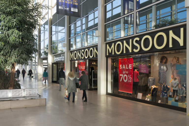 caldecotte-lake-residential-apartments-milton-keynes-shopping-centre --Xscape-milton-keynes