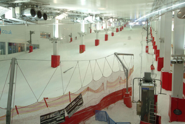 caldecotte-lake-residential-apartments-milton-keynes-snow-slop-snozone-centre --Xscape-milton-keynes